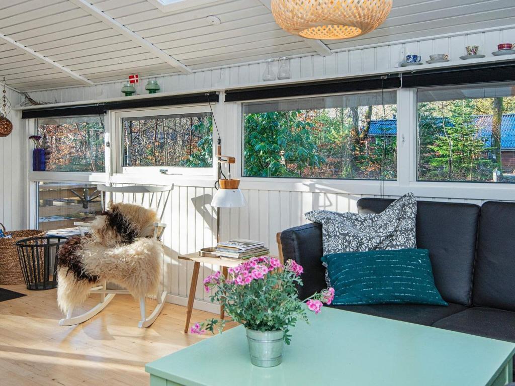 Posezení v ubytování 5 person holiday home in Ansager-By Traum