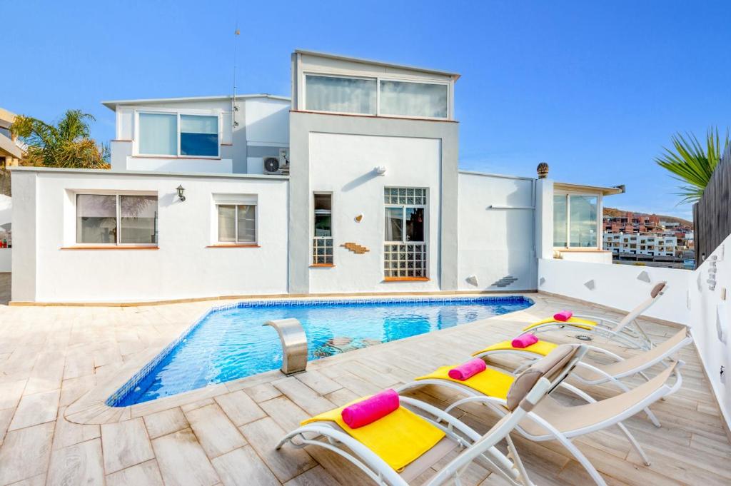 Bazén v ubytovaní Villa Marrakech by Villa Plus alebo v jeho blízkosti