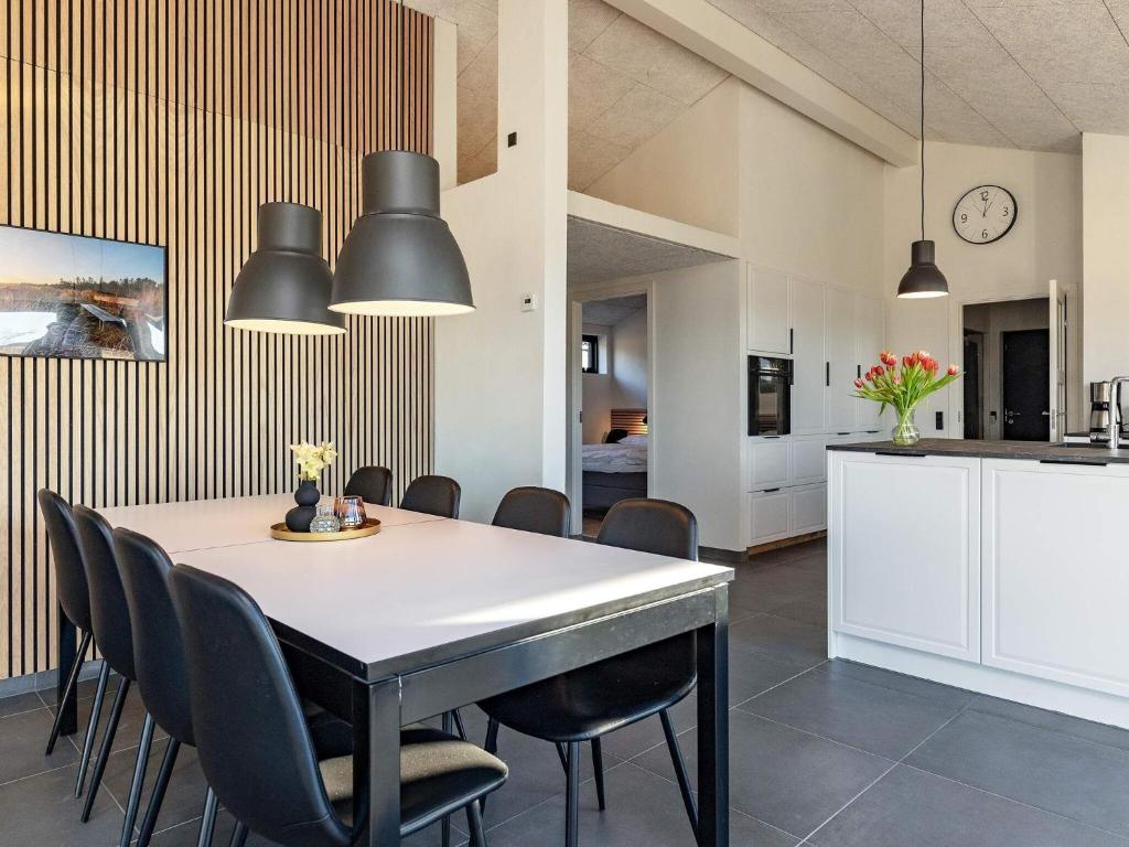 Kuchyň nebo kuchyňský kout v ubytování Holiday home Jerup LV