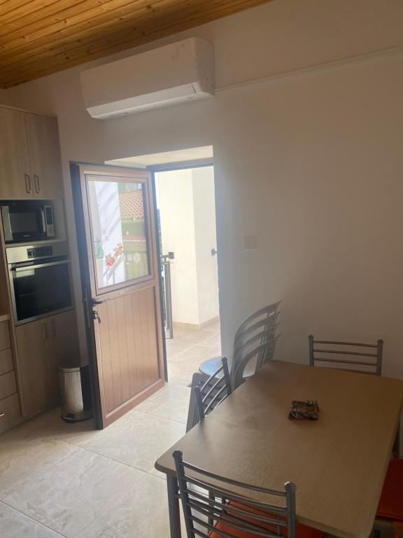 Kuchyň nebo kuchyňský kout v ubytování TheonikosHouse