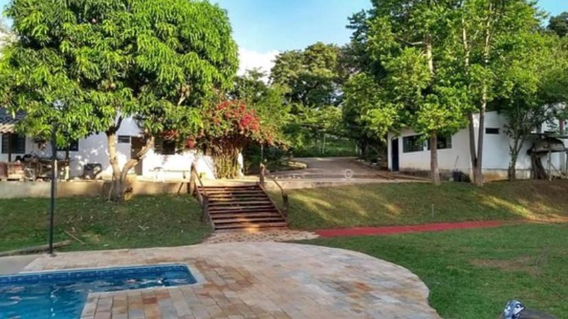 Lindo Sítio em Condomínio