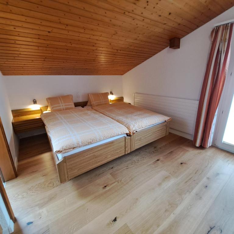 Voodi või voodid majutusasutuse B&B Chalet Rustica Inden, Leukerbad toas