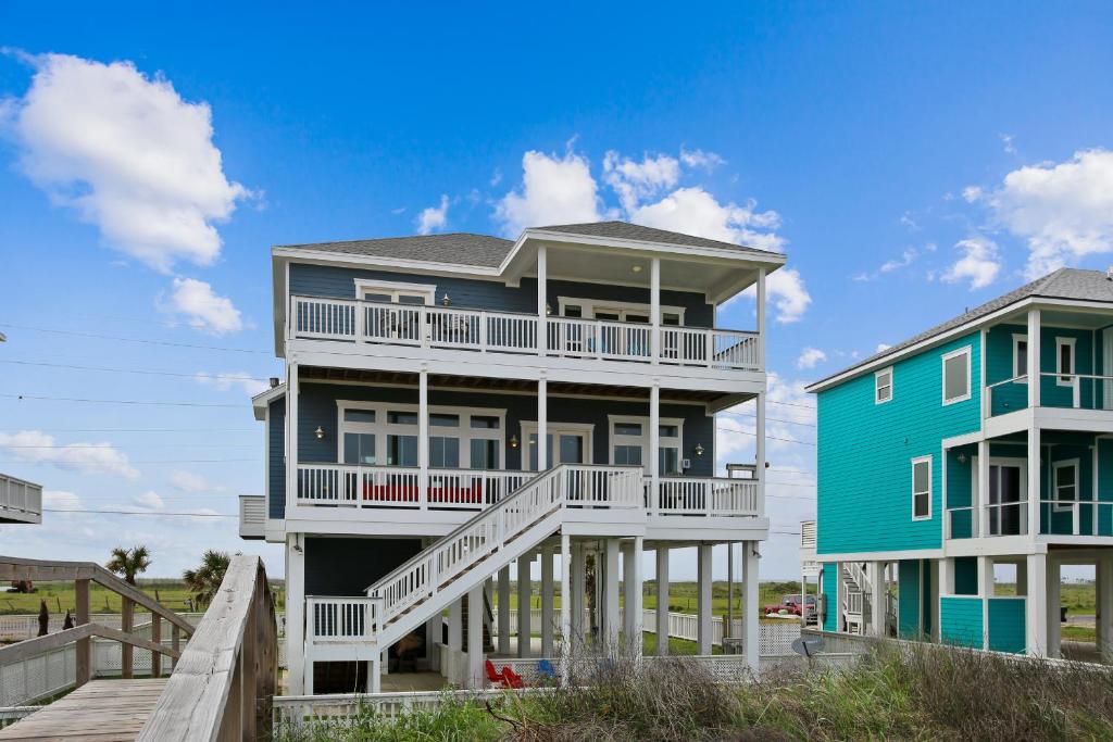 une maison sur la plage avec 2 condos dans l'établissement Seaside Sanctuary, à Galveston