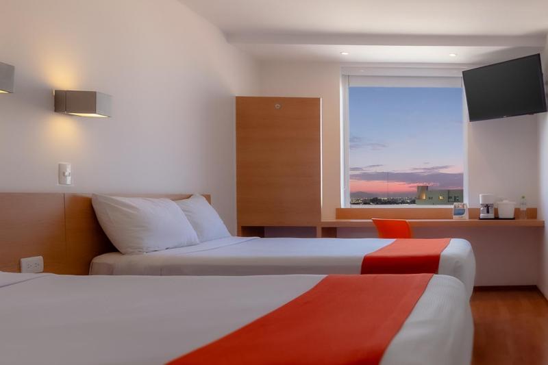 Postel nebo postele na pokoji v ubytování Sleep Inn Leon Antares