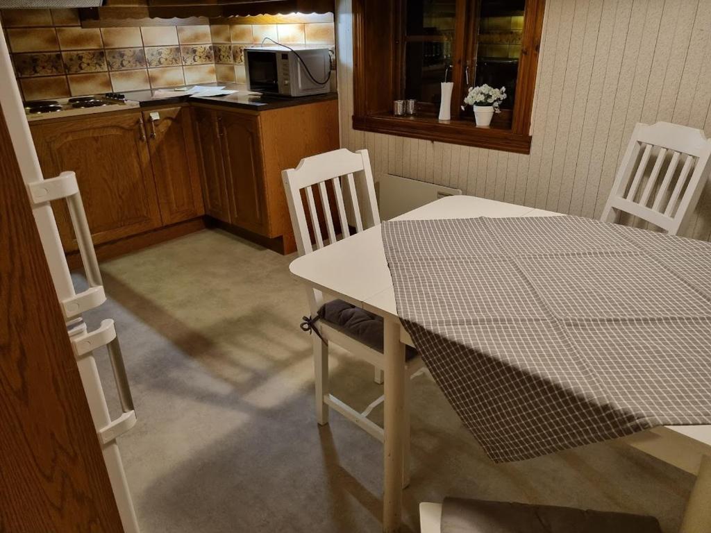 Kuchyň nebo kuchyňský kout v ubytování Lillastugan Sätuna
