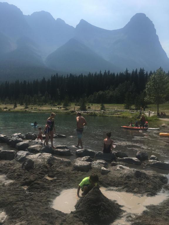 Inviting Rocky Mountain HOT TUB in Top Rated Condo managed by Little Sister Getaways - Resim 23