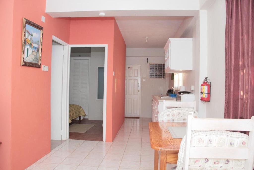 Kuchyň nebo kuchyňský kout v ubytování Buttercup Cottage Apartments