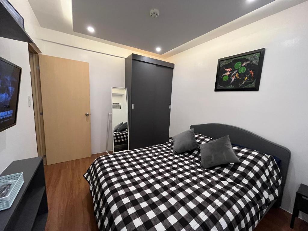 Postel nebo postele na pokoji v ubytování The Cozy Place Condo in Pasig Phil
