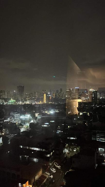 Nespecifikovaný výhled na destinaci Manila nebo výhled na město při pohledu z aparthotelu