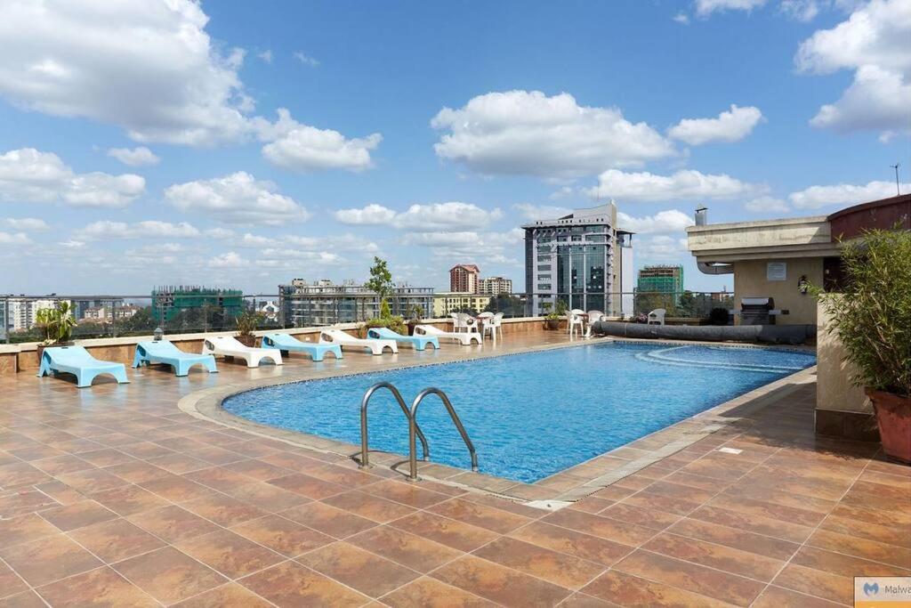 Apartment Elegant Victorian Home with Vintage Charming 3 bedroomgym, sauna, pool, Nairobi