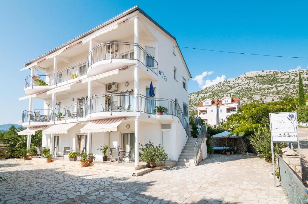 Nespecifikovaný výhled na hory nebo výhled na hory při pohledu z apartmánu