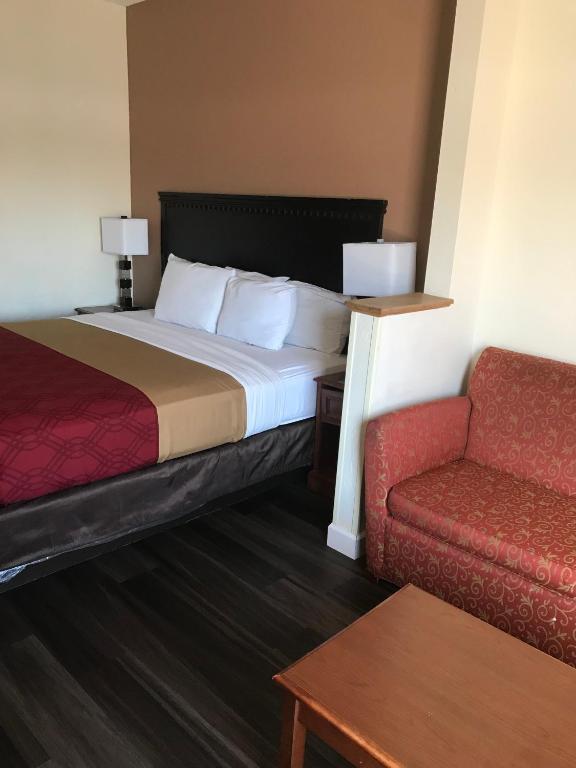 The Best Inn & Suites - King Suite Met Bankbed - Niet -roken