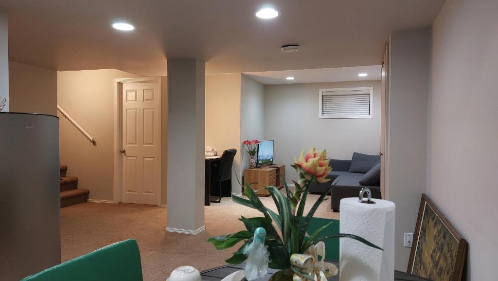 Lovely 1-Bedroom Basement Suite - Housity