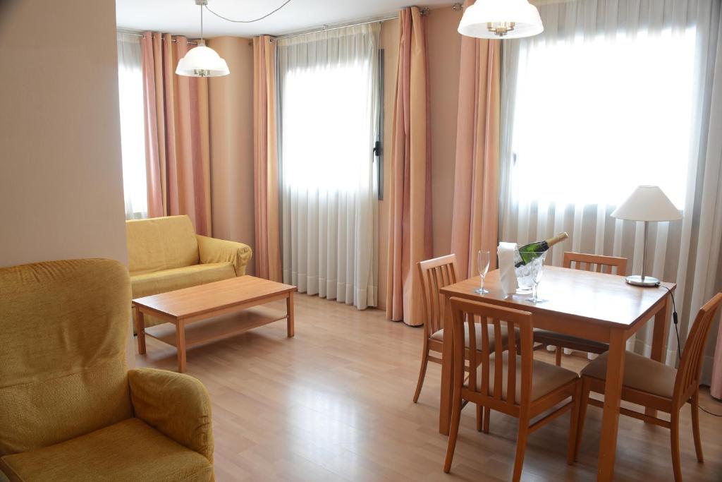 Aparthotel Huesca, Spain - Booking.com