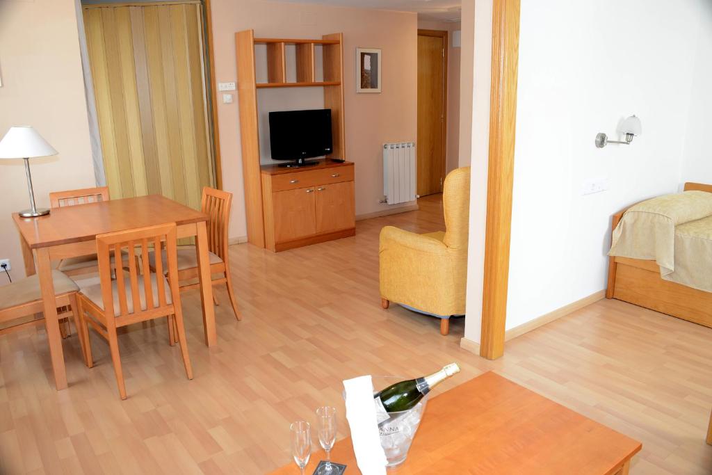 Aparthotel Huesca (España Huesca) - Booking.com