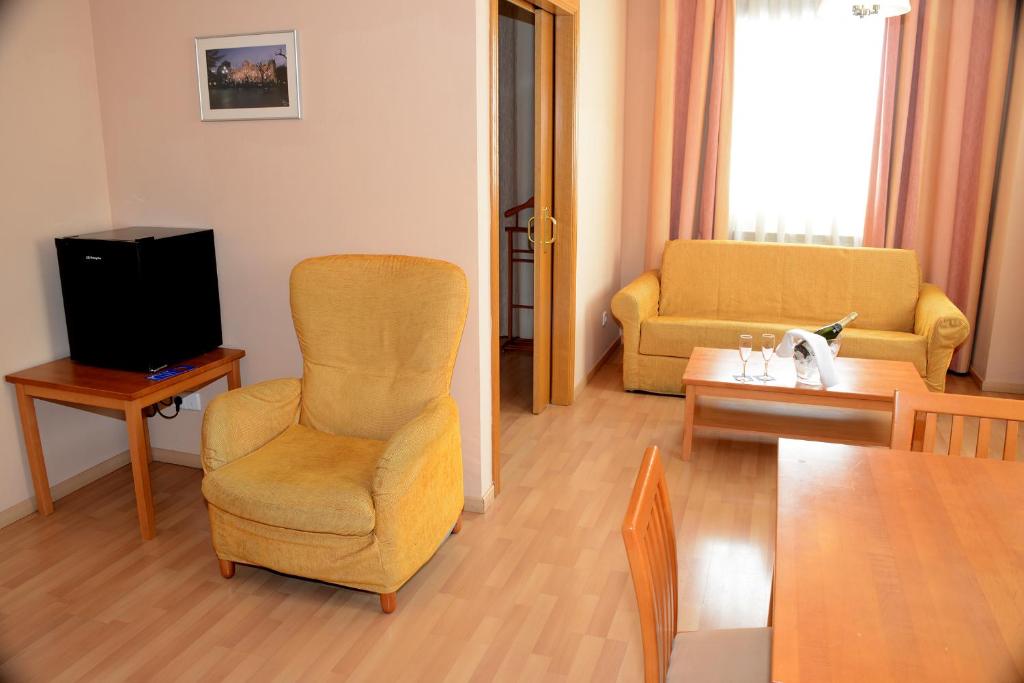 Aparthotel Huesca, Spain - Booking.com
