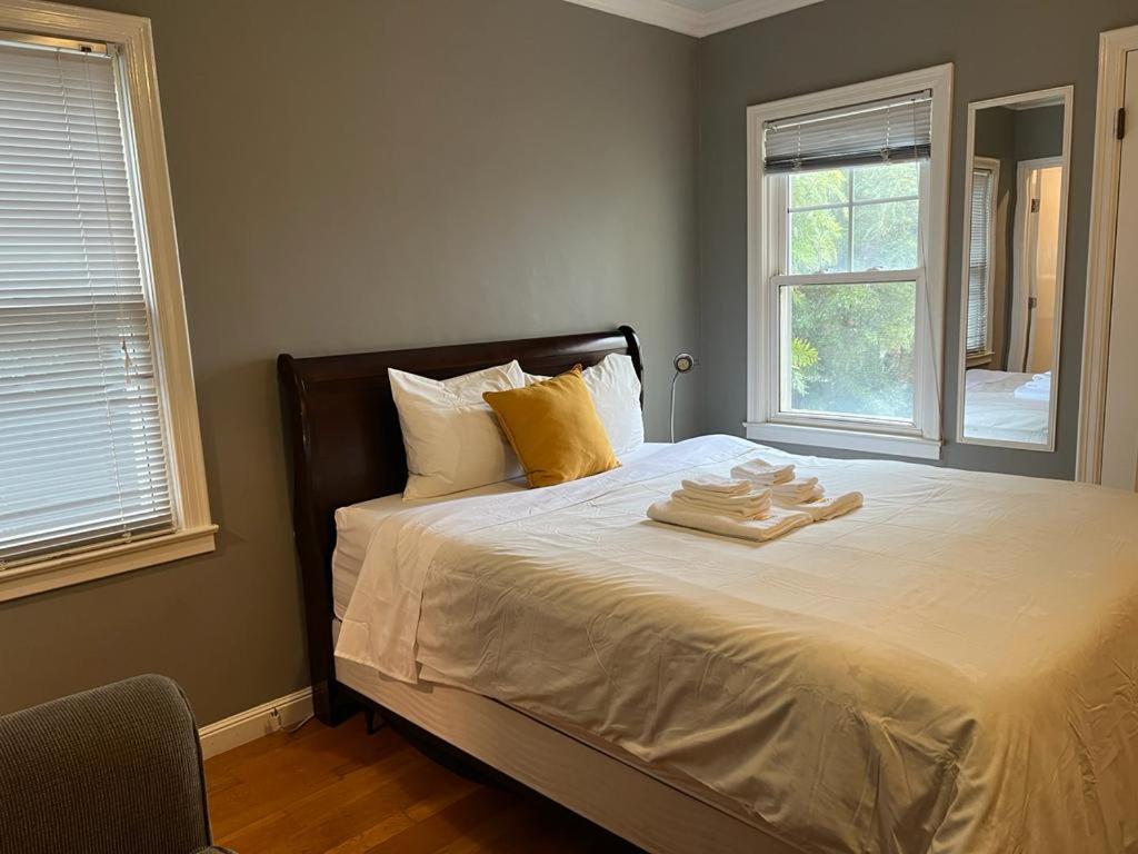 Cozy Affordable Private Rooms near Grand Ave Miller - Deluxe Queen Room