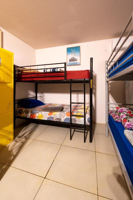Postel nebo postele na pokoji v ubytování KIA ORA Lodge