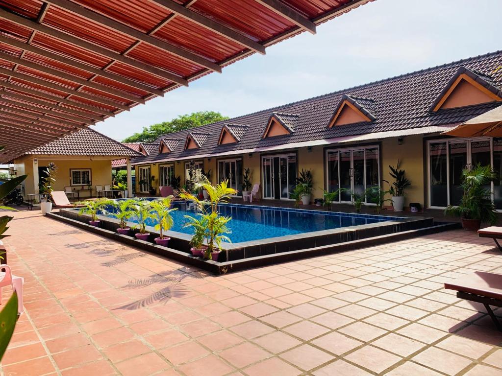 Bazén v ubytování Hello Kampot Resort nebo v jeho okolí