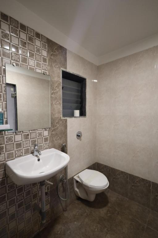 Koupelna v ubytování Saish Hotel Shirdi