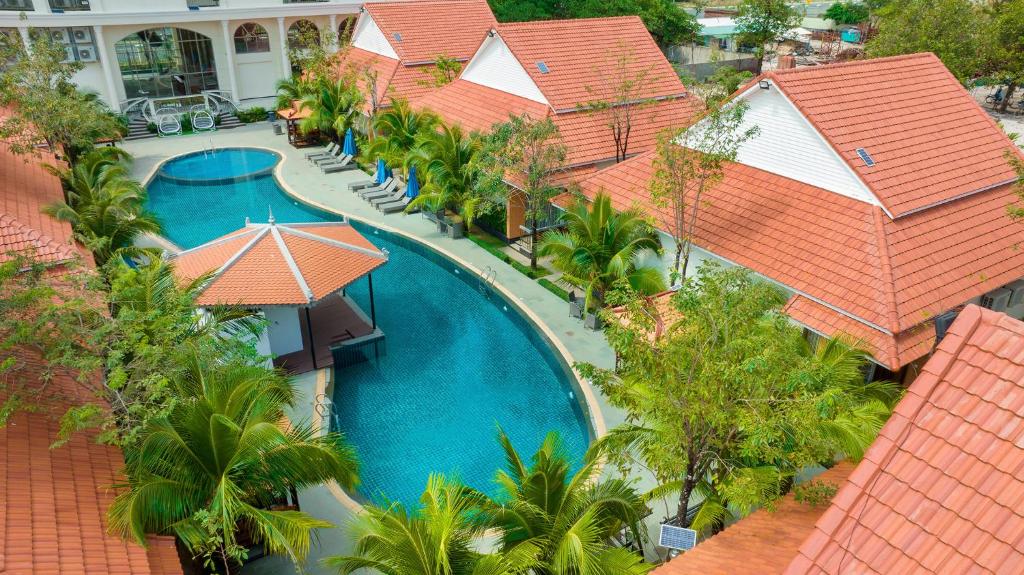 an overhead view of a swimming pool in a resort at Sea Breeze Hotel & Villa in Sihanoukville