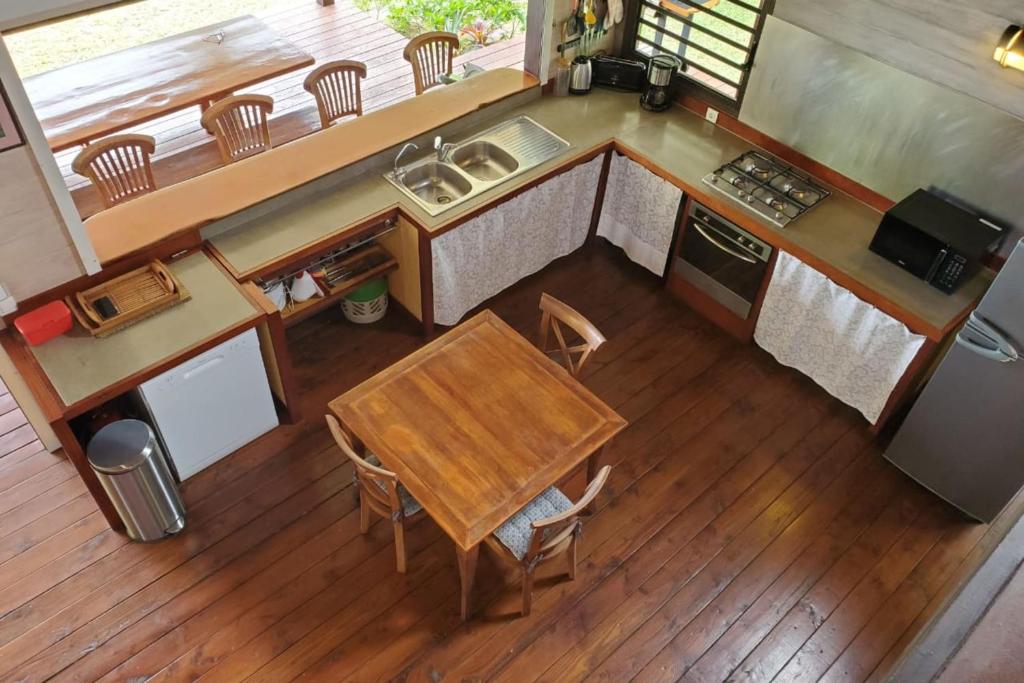 Majoituspaikan Cottage Miti Reva keittiö tai keittotila