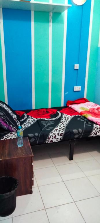 Postel nebo postele na pokoji v ubytování Sharaf DG Metro PARTITION Private room - 39 flat-03#