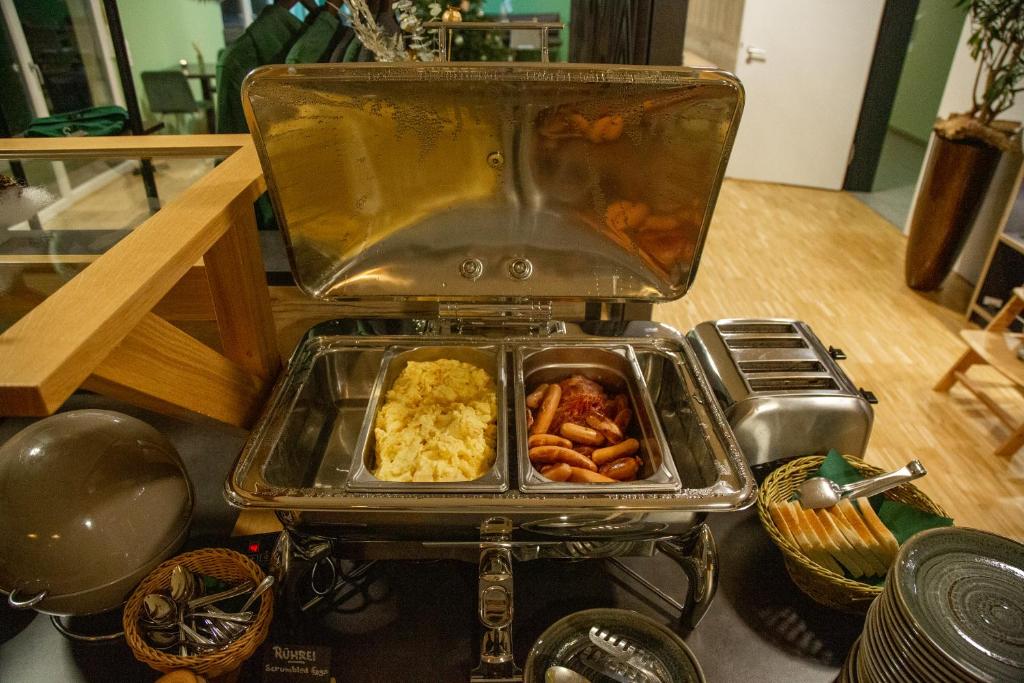Jídlo v hotelu nebo okolí