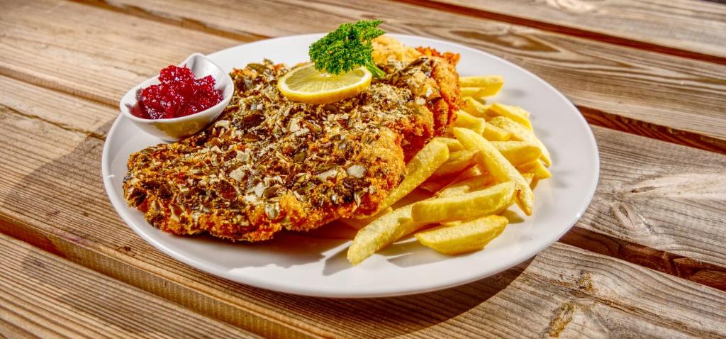 a plate of food with fish and french fries at Gasthof zum Postwirt in Predlitz