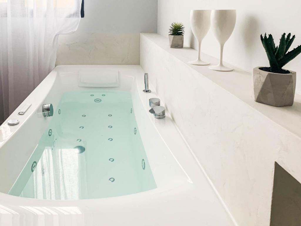 Fotografia z galérie ubytovania Jacuzzi Bay avec LITERIE GRAND LUXE proche du lac Annecy Avenue du Parmelan v destinácii Annecy