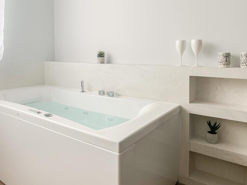 Fotografia z galérie ubytovania Jacuzzi Bay avec LITERIE GRAND LUXE proche du lac Annecy Avenue du Parmelan v destinácii Annecy