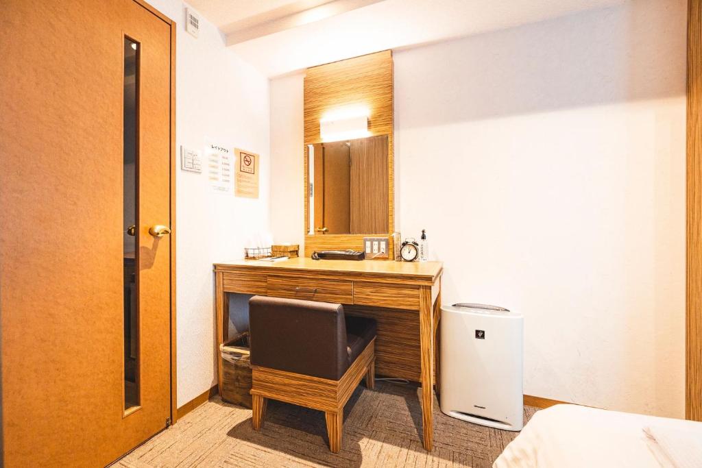 Postel nebo postele na pokoji v ubytování HOTEL RELIEF Namba Daikokuchou