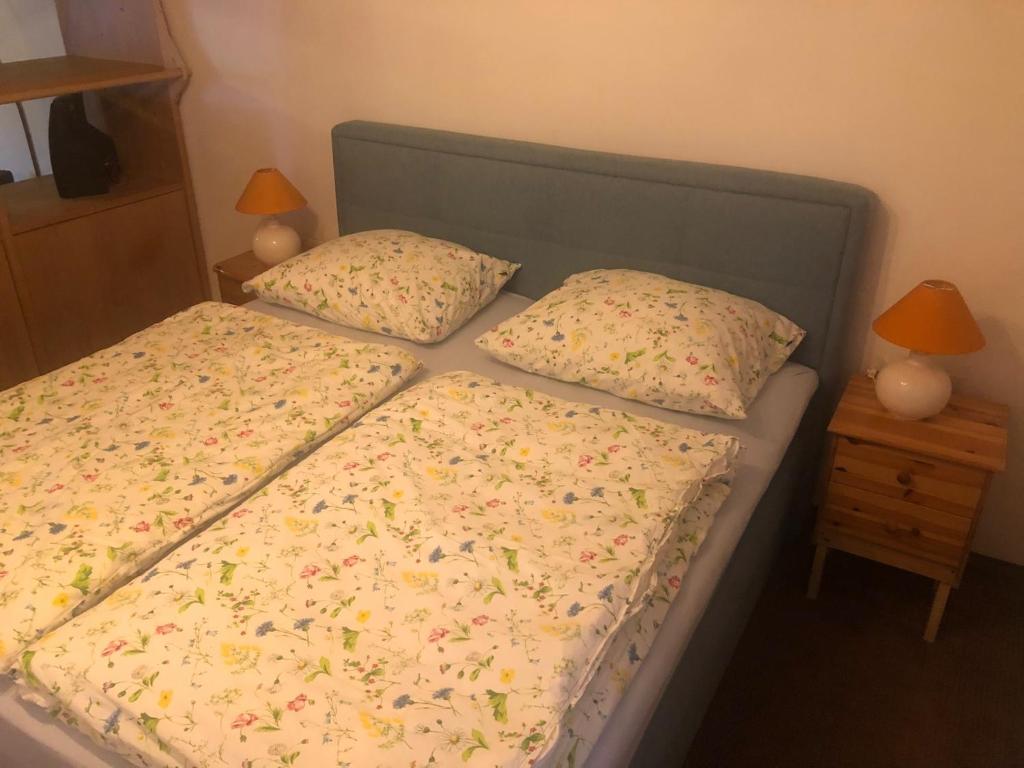 A bed or beds in a room at Landhaus Schmittenblick