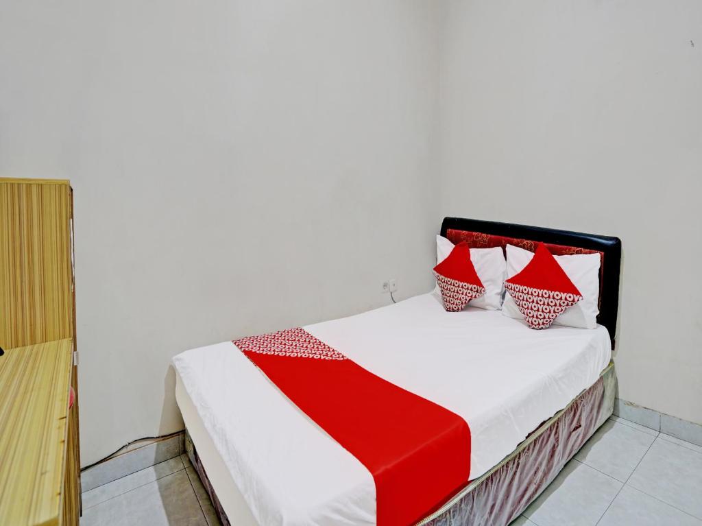 Cama o camas de una habitación en OYO Life 92190 Arya Guest House