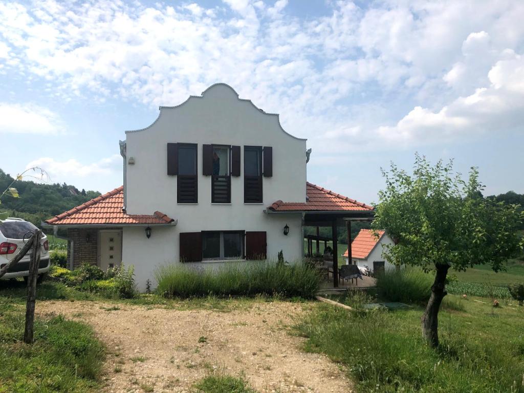 Budova, kde se vila nachází