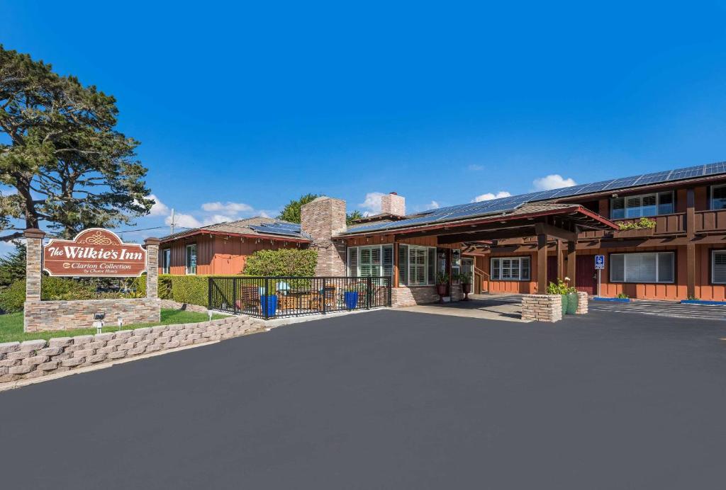 a parking lot in front of a hotel at Clarion Collection Wilkie's Inn Pacific Grove - Monterey in Pacific Grove
