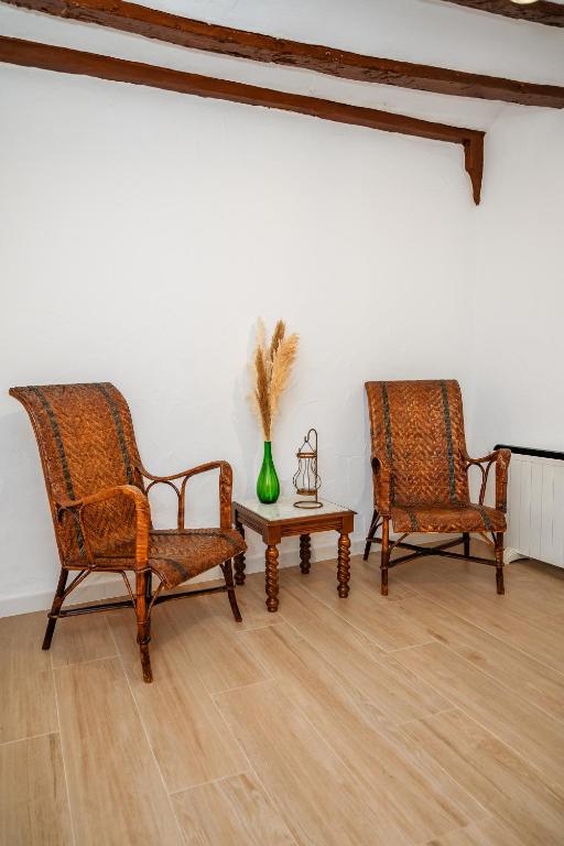 A seating area at Casa rural la balsa
