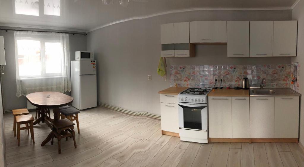 Kuchyň nebo kuchyňský kout v ubytování Cottage v Gorakh