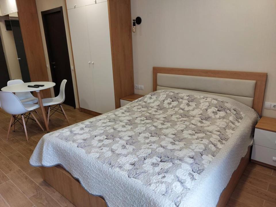 En eller flere senge i et værelse på Bakuriani Inn Apartment 13