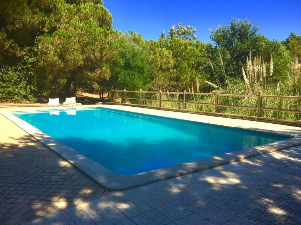 Bazén v ubytování Quinta das Salamandras nebo v jeho okolí