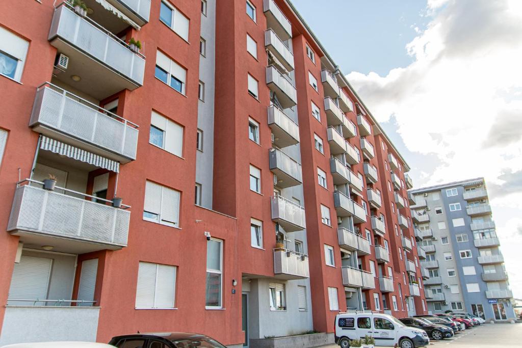 Flexible SelfCheckIns 43 - Zagreb - Luxury - Parking - Loggia - Brand New