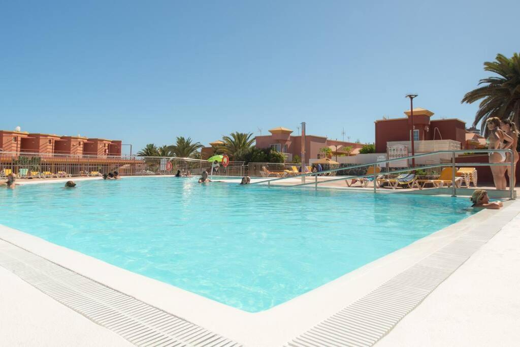 Fotografie z fotogalerie ubytování Bonito dúplex con piscinas junto a la playa v destinaci San Bartolomé