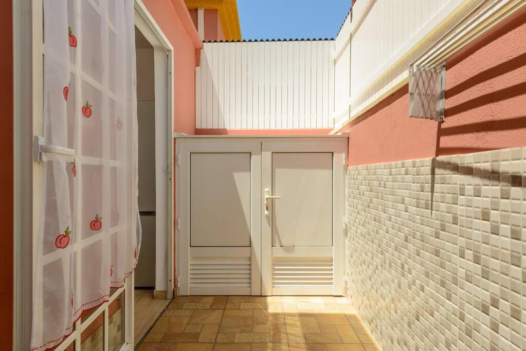 Fotografie z fotogalerie ubytování Bonito dúplex con piscinas junto a la playa v destinaci San Bartolomé