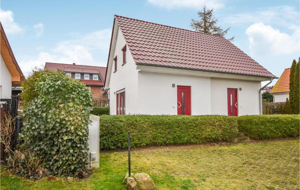 Taman di luar Stunning Home In Wohlenberger Wiek