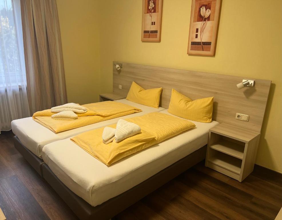 Postel nebo postele na pokoji v ubytování M&M Hotel - Seevetal