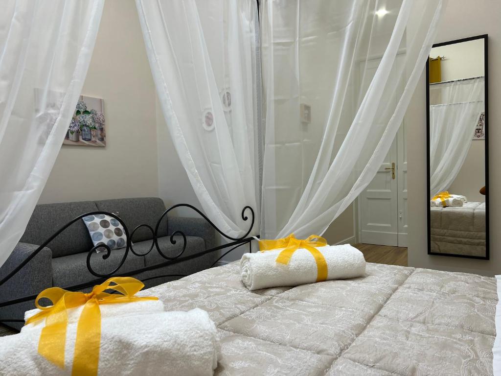 Katil atau katil-katil dalam bilik di Genuardi’s apartment