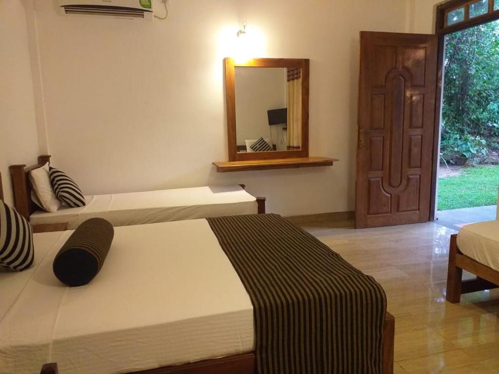 Postel nebo postele na pokoji v ubytování Isanka Lion Lodge