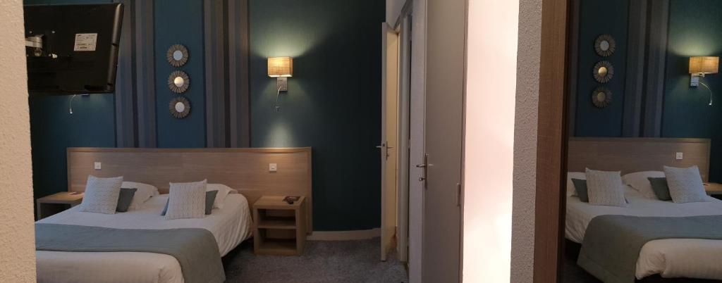 Postel nebo postele na pokoji v ubytování Hôtel Le Rohan Charme et Caractère