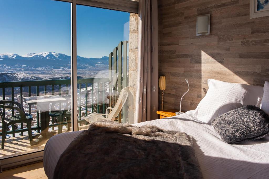 Nespecifikovaný výhled na hory nebo výhled na hory při pohledu z hotelu