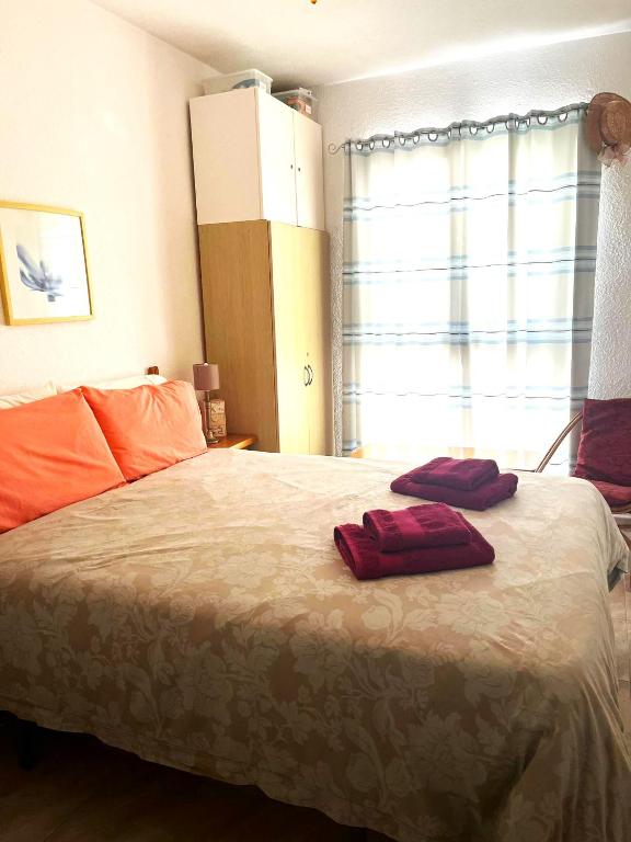 A bed or beds in a room at Beautiful Air Conditioned bungalow - Alkabir